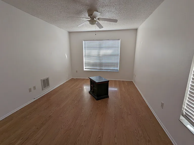 1130 Dover Ct — Photo 10