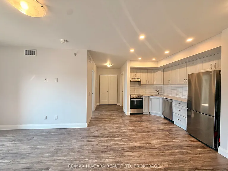 5698 Main St #405 — Photo 8