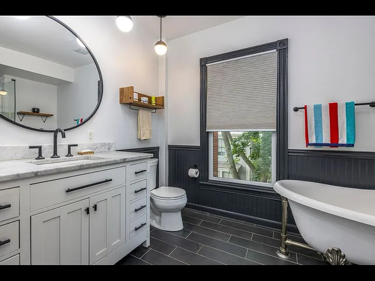 261 Vaughan St — Photo 6