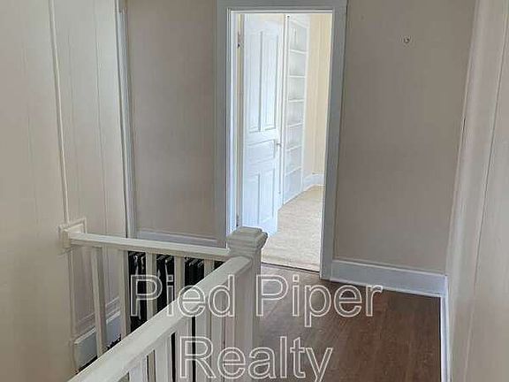 3rd image of 320 W Clark St