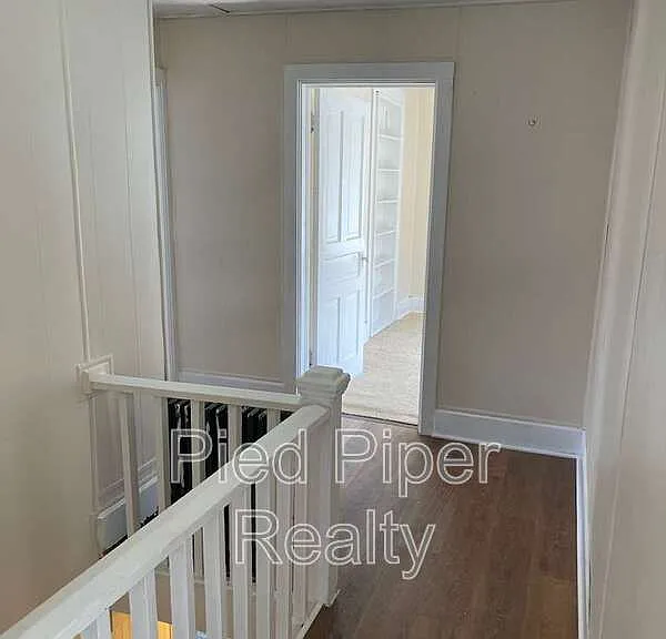 320 W Clark St — Photo 3