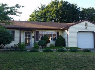 4 Marie Ln, Edison, NJ 08817