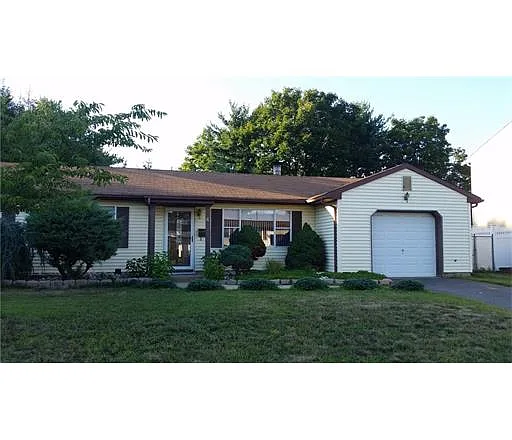 4 Marie Ln photo 1