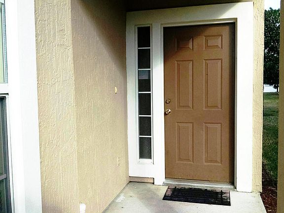 3rd image of 884 Southern Creek Dr
