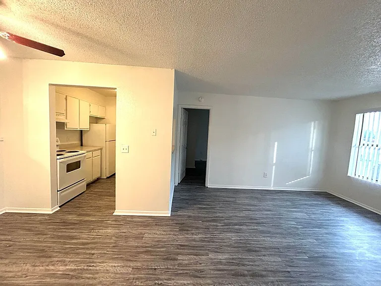 Almonte Apartments — Photo 8