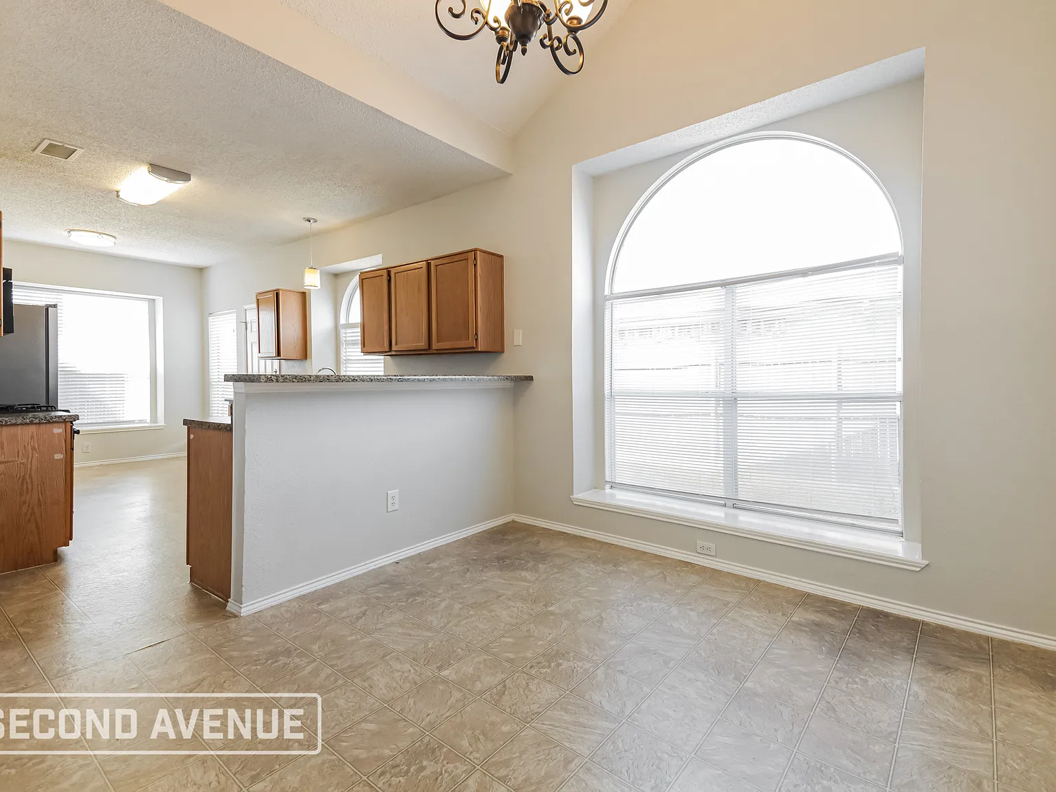 3 bed, 3.0 bath, 1711 sqft, $2,599 — Photo 4