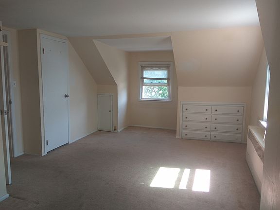 4th image of 209 N Pine St
