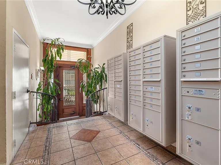 5257 Radford Ave #101 — Photo 24