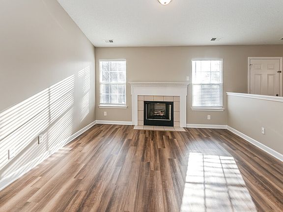 5th image of 2431 Fabyan Ln