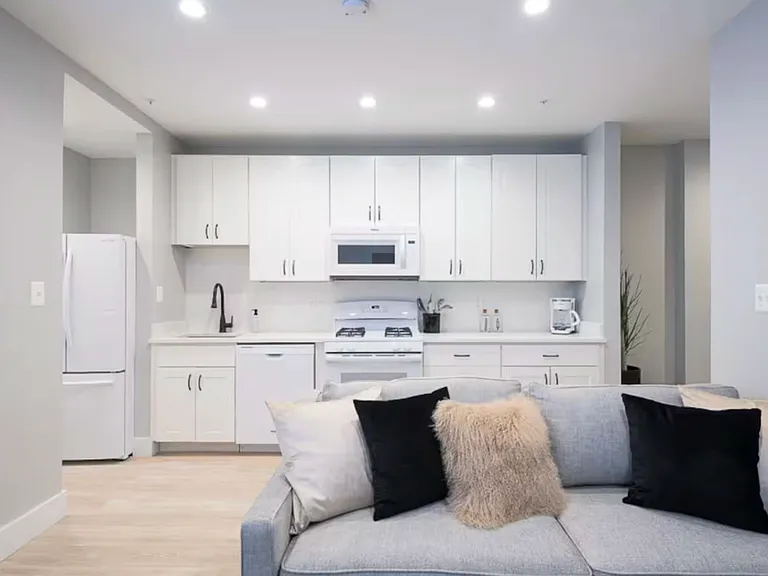 2110 R St NW #301 — Photo 2