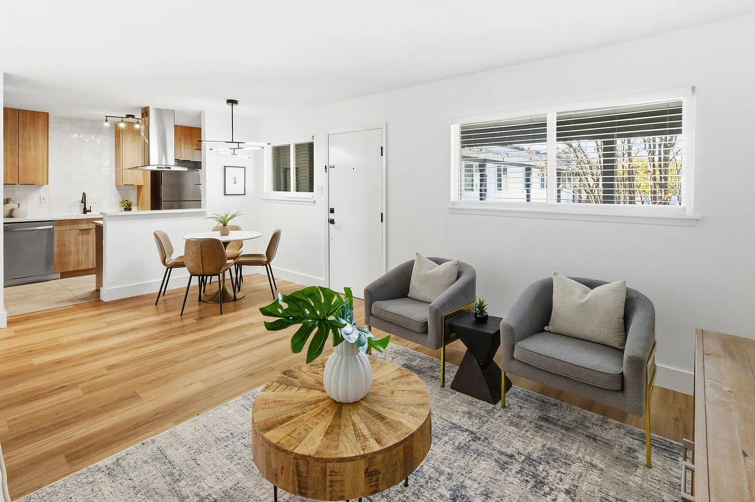 Cresthaus Apartments — Photo 3