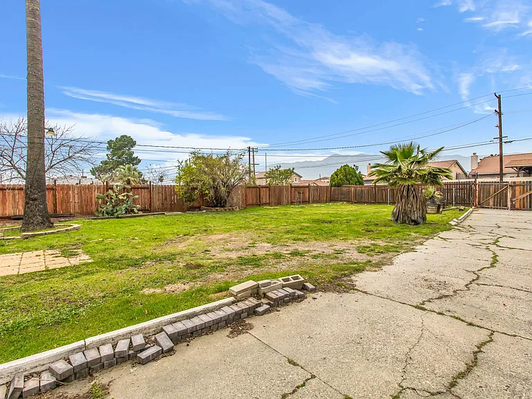 14993 Yucca Ave #A — Photo 26