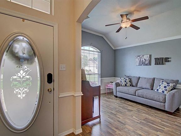 4th image of 825 Sky Creek Ct