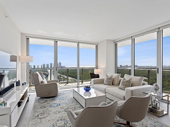 2nd image of 16385 Biscayne Blvd Unit 3121