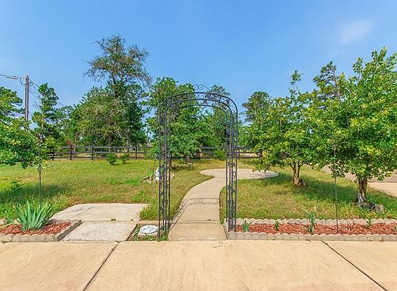 3rd image of 153 Lakeside Dr