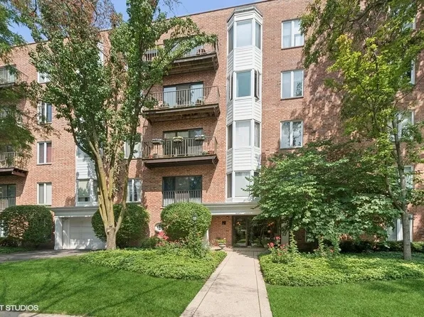 2501 Central St APT 4B, Evanston, IL 60201
