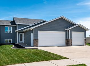 5028 39th Ave NW, Mandan, ND 58554