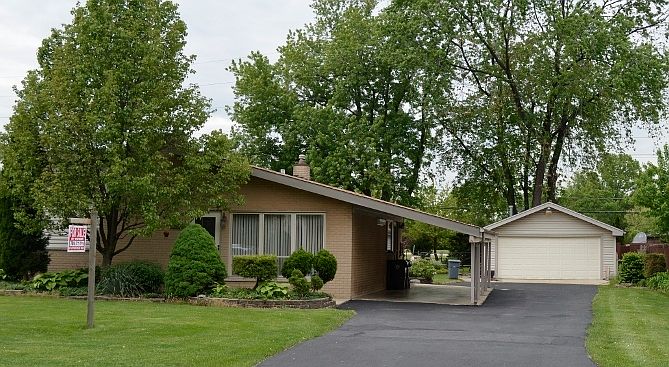 1st image of 17W122 Elder Ln