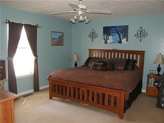 5th image of 256 Brook Ct