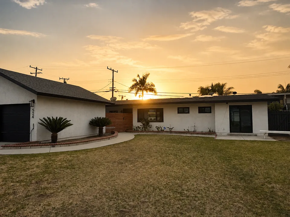 524 E Navilla Pl
