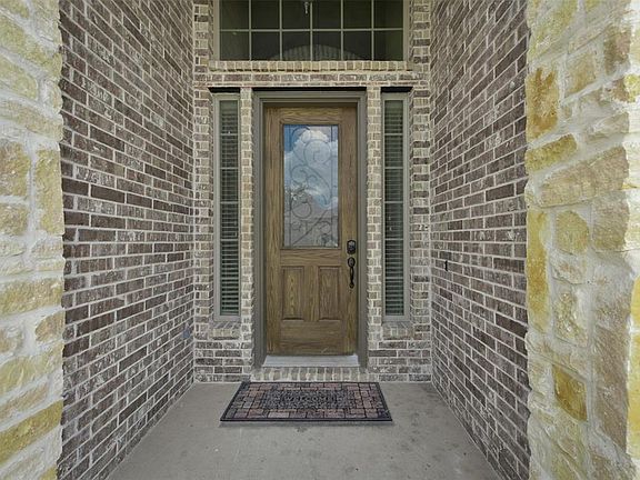 2nd image of 308 Moses Dr