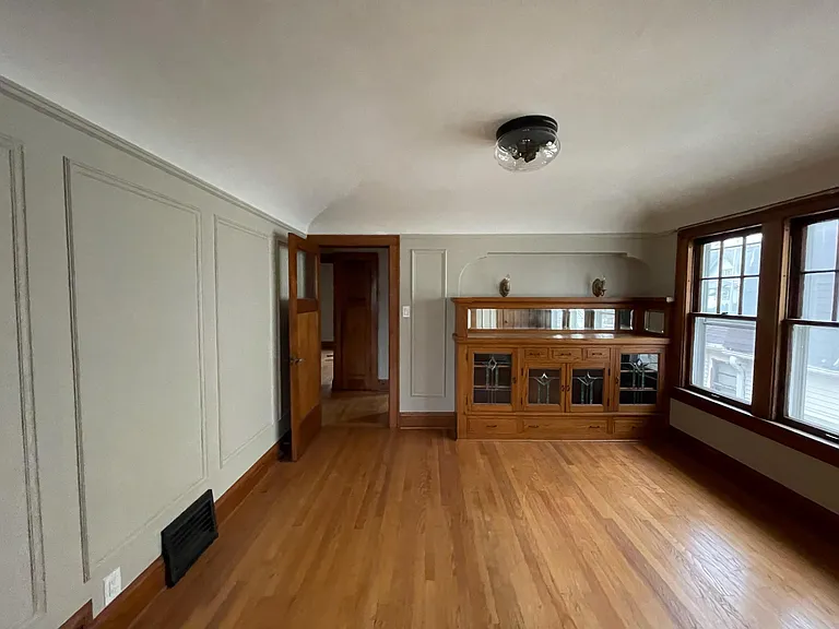 934 N 68th St — Photo 11