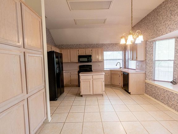 3rd image of 5910 Creekway St