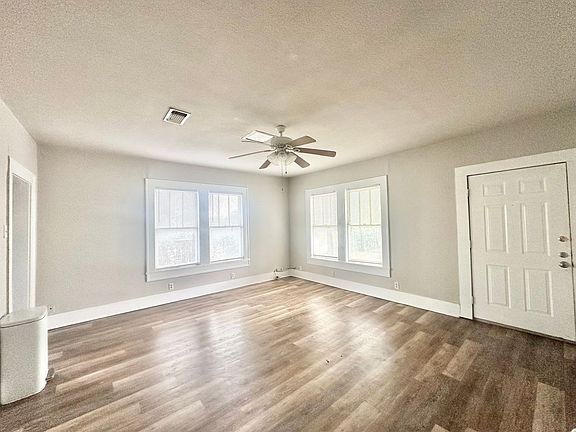 3rd image of 2613 N Elm St #A