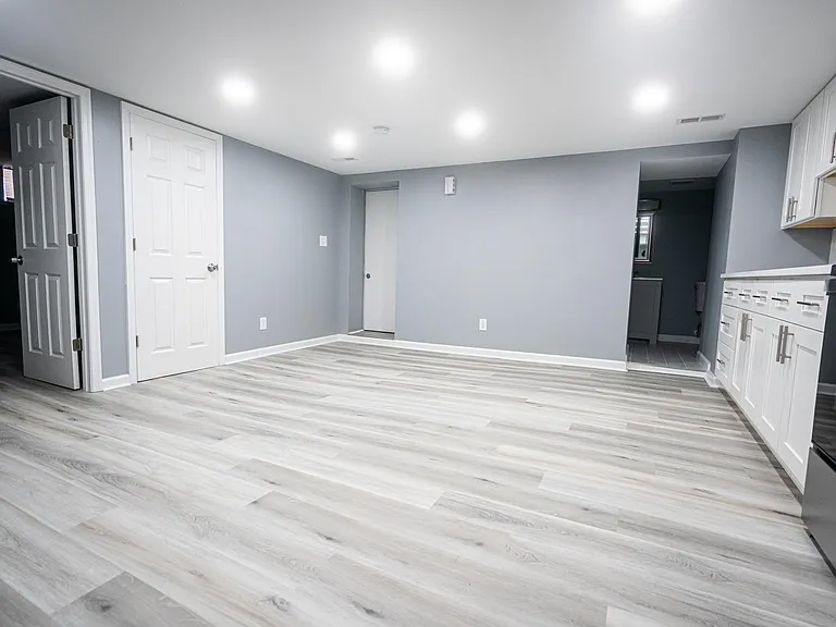 5902 Addison St #BASEMENT — Photo 6
