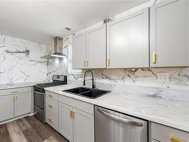 2222 Penelope St NW — Photo 9