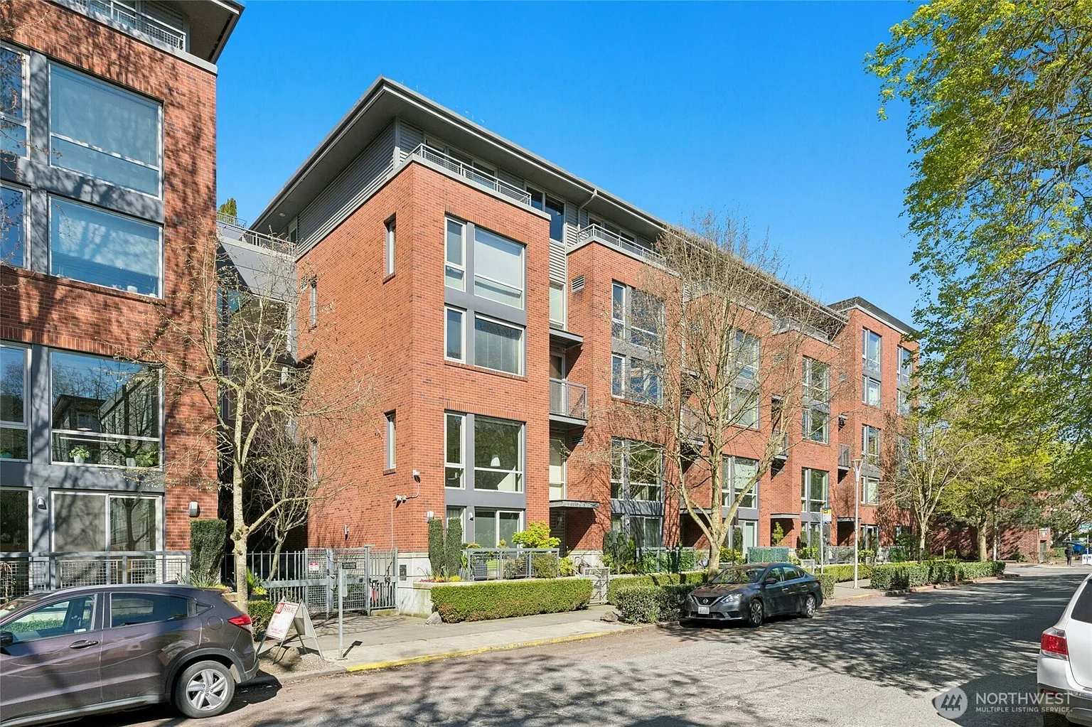 530 Broadway E #325 photo 1