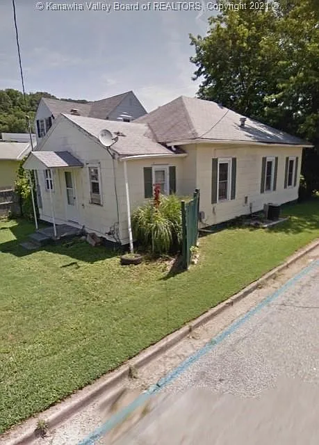 527 17th St photo 1
