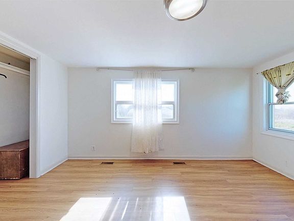 3rd image of 22334 Woodbine Ave