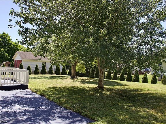 4th image of 326 E Oak St