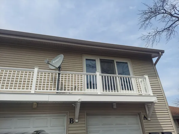 207 Emerson Ct Unit D, Bloomingdale, IL 60108