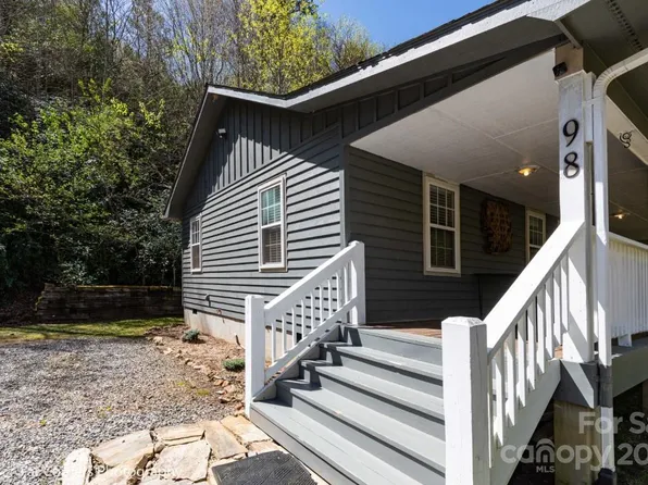 98 Country Creek Dr, Sylva, NC 28779