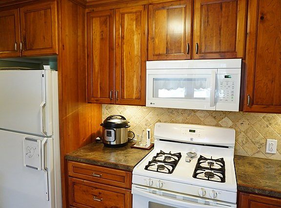 4th image of 2815 Holly Pl