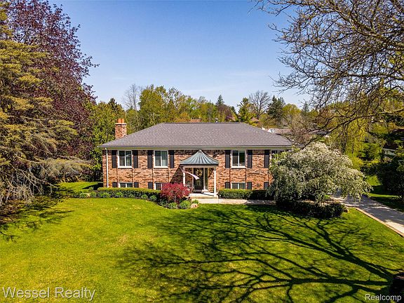 2nd image of 117 Coachlamp Rd