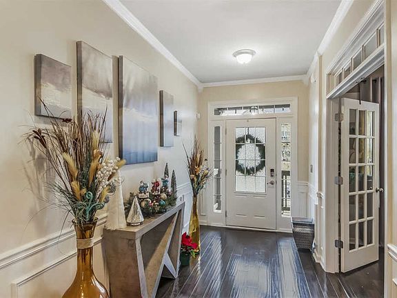 4th image of 185 Piedmont Cir
