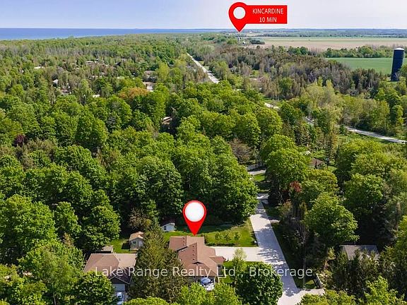 3rd image of 201 Shadywood Cres