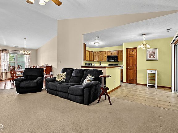 3rd image of 1130 Springwater Dr