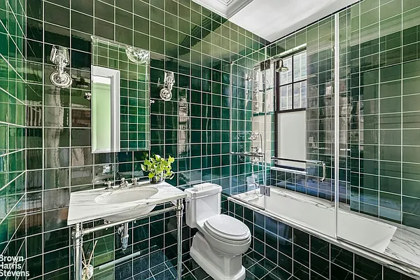 Bathroom, photo 1