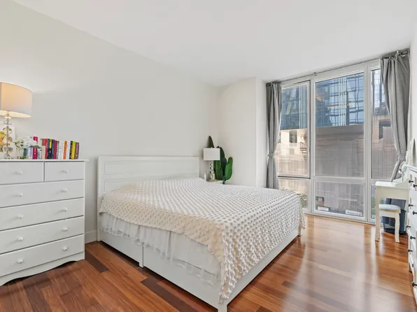 10 West End Avenue image 5 of 18