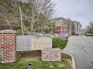 The Fairways At 33 Comm, Newton, MA 02467