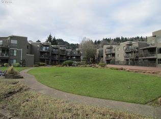 5630 SW Riverside Ln APT 13, Portland, OR 97239