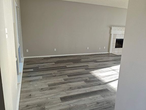 2nd image of 1423 Lakeshore Dr