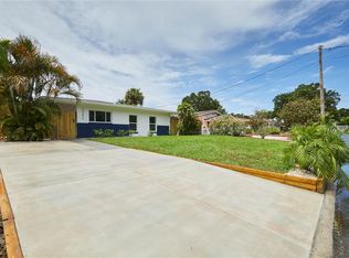 10396 Blossom Lake Dr, Seminole, FL 33772
