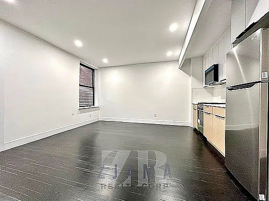 3rd image of 2116 Regent Pl APT 2B