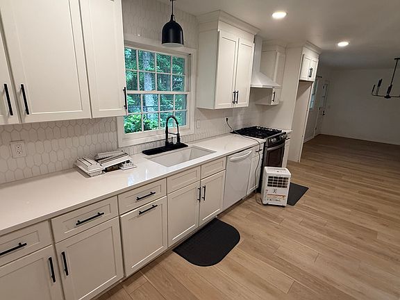 3rd image of 509 Nelson Dr
