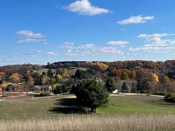 S1180 Summit Point Dr, La Valle, WI 53941